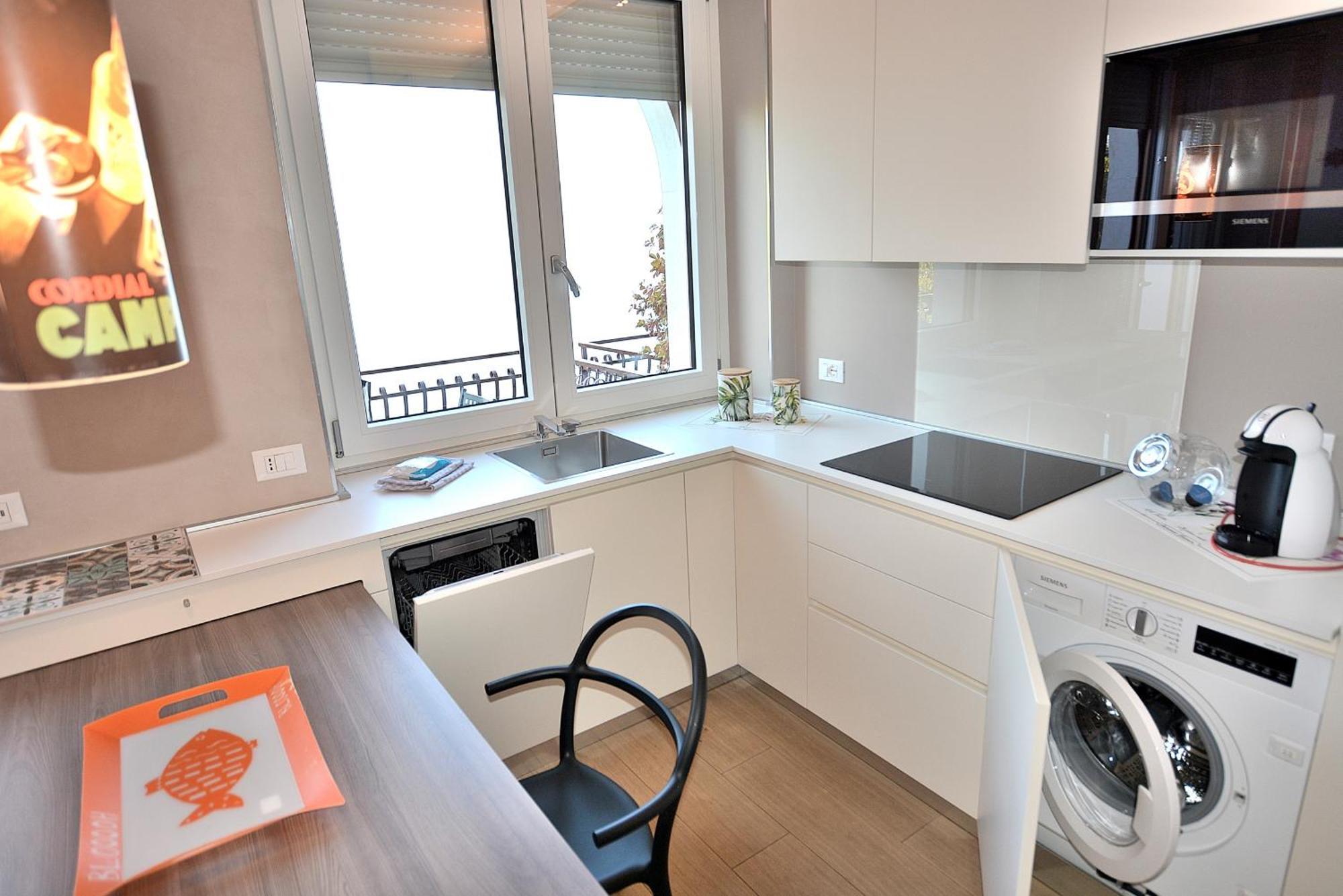 Leonardo Walsh Apartment With Lake View Torri Del Benaco Eksteriør bilde